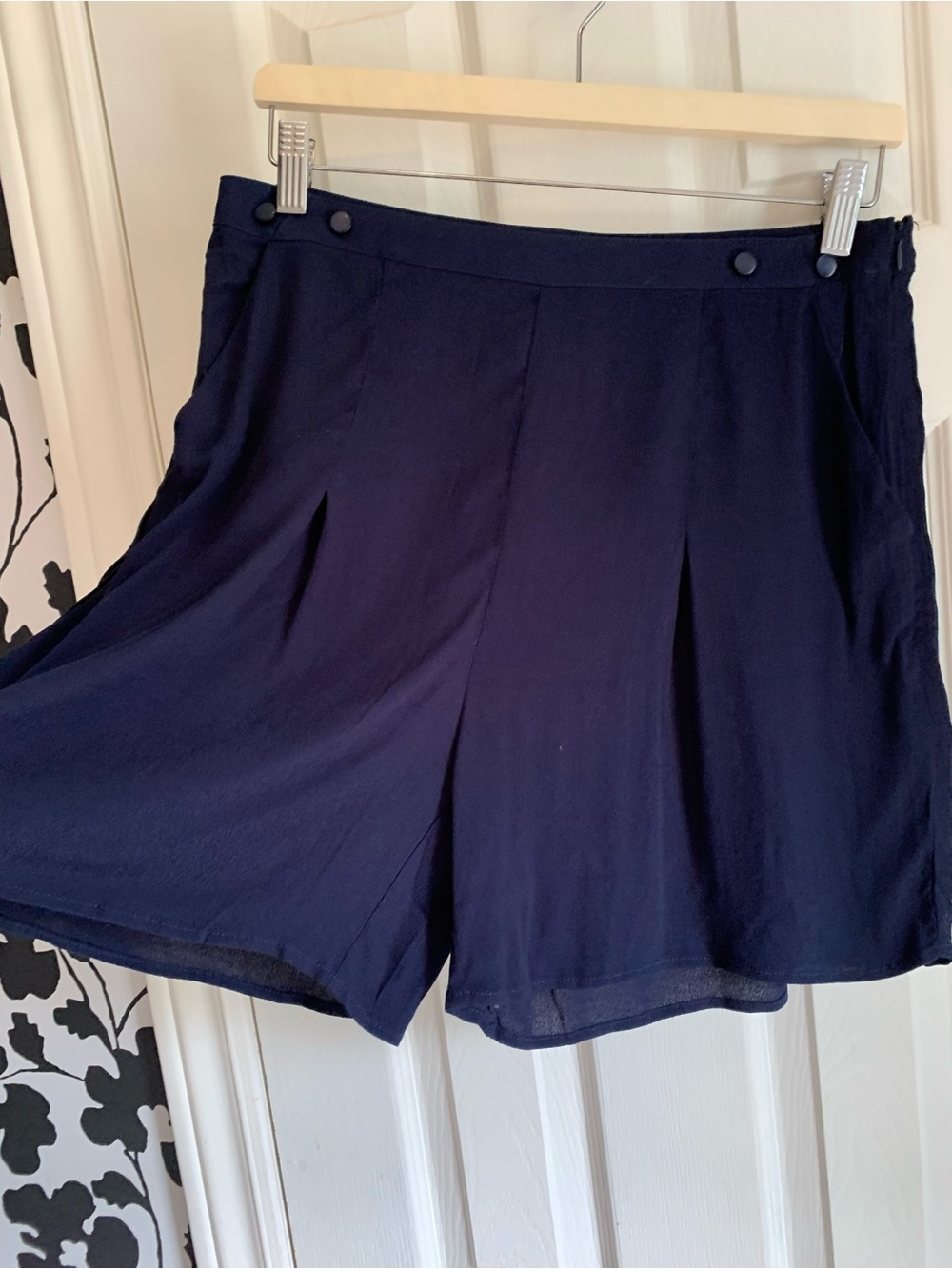 Monk & Lou High-Waist Navy Pleated Women’s Shorts classic coastal old money